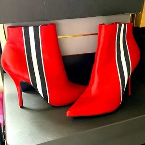 Steve Madden Knock Knoc Booties 🔥